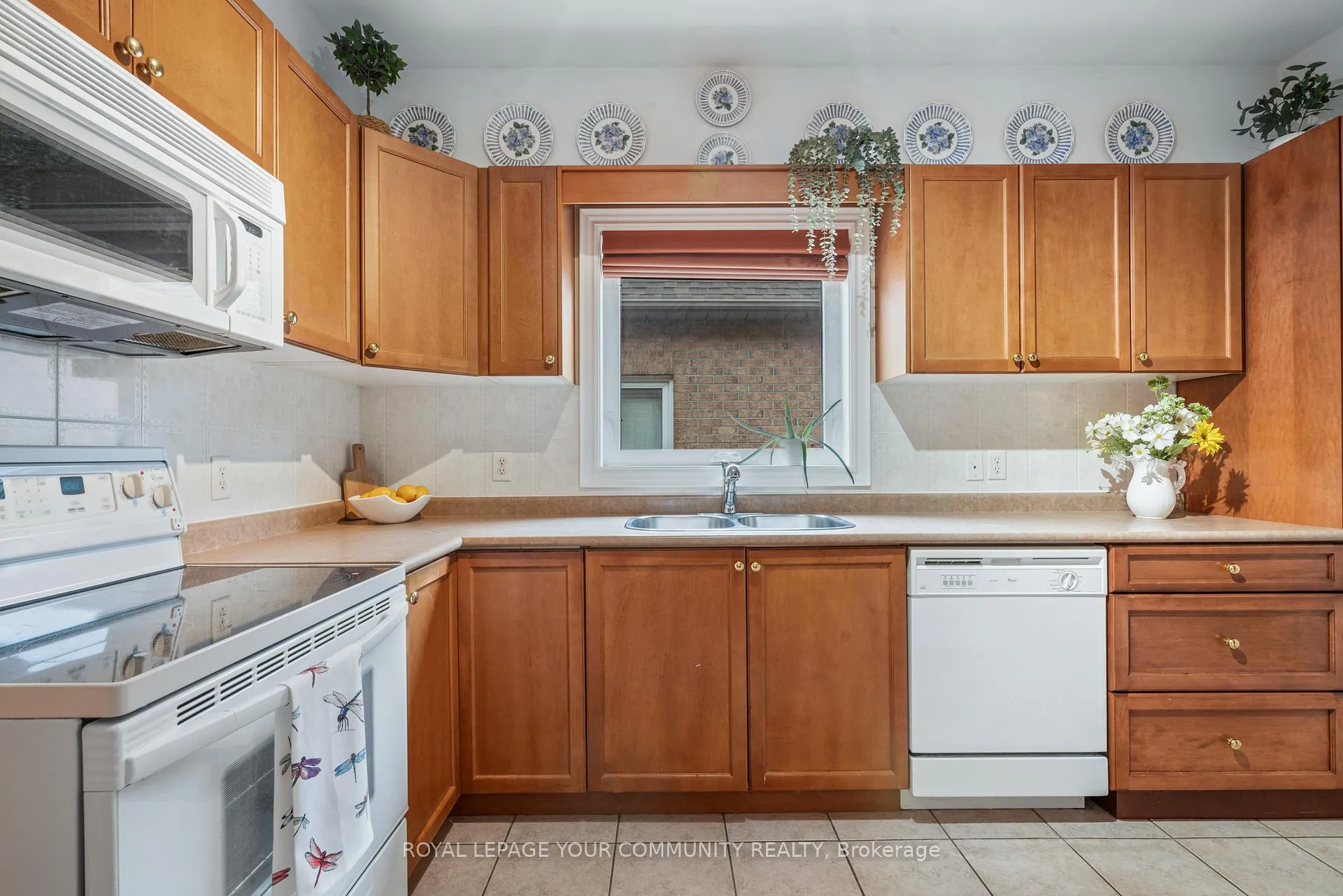Photo 7 of 516 Stone Road, Aurora, Aurora Grove — HOMEH