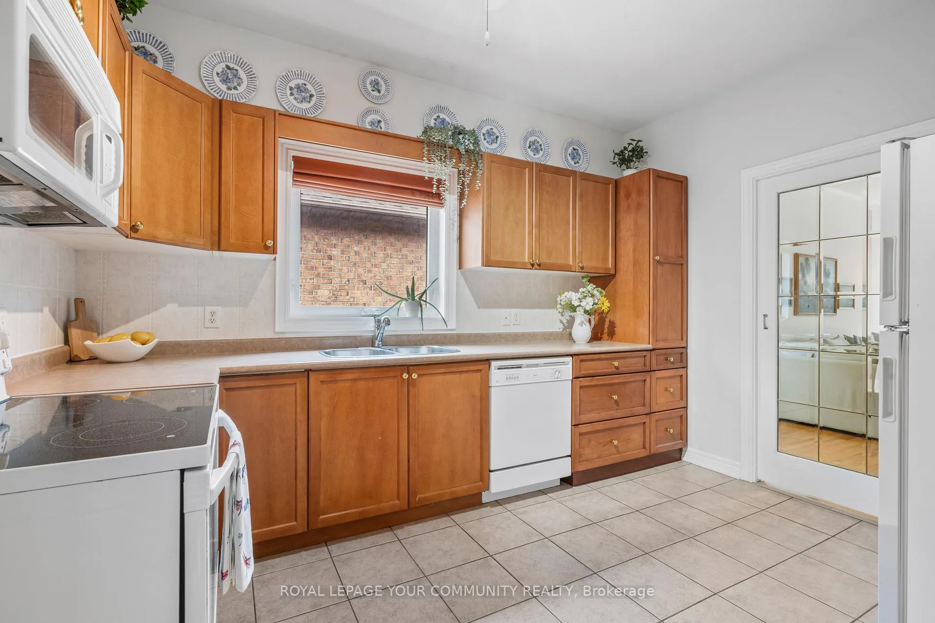 Photo 9 of 516 Stone Road, Aurora, Aurora Grove — HOMEH