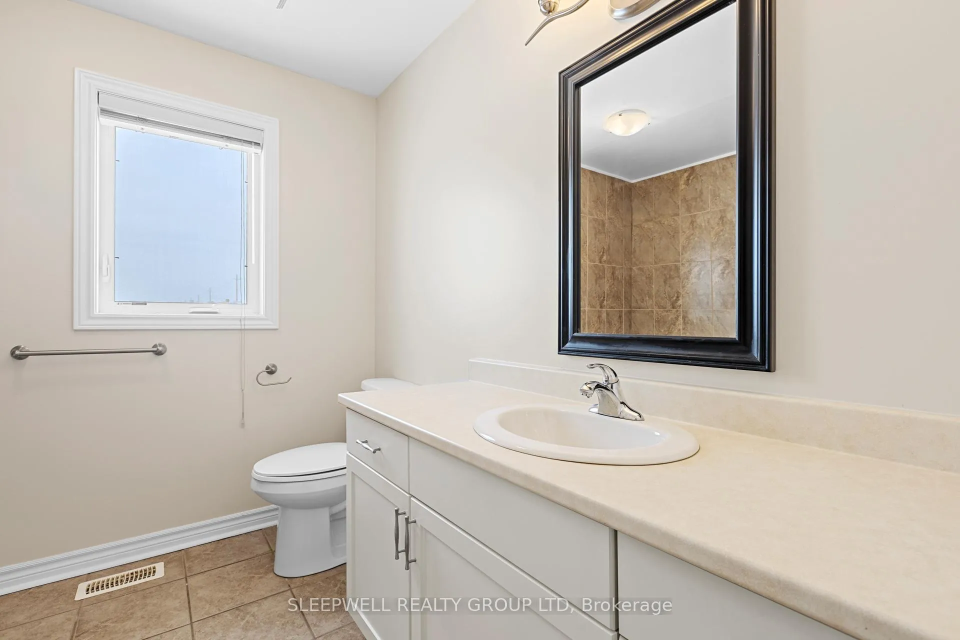 Photo 14 of 94 Fourth Avenue, Arnprior — HOMEH