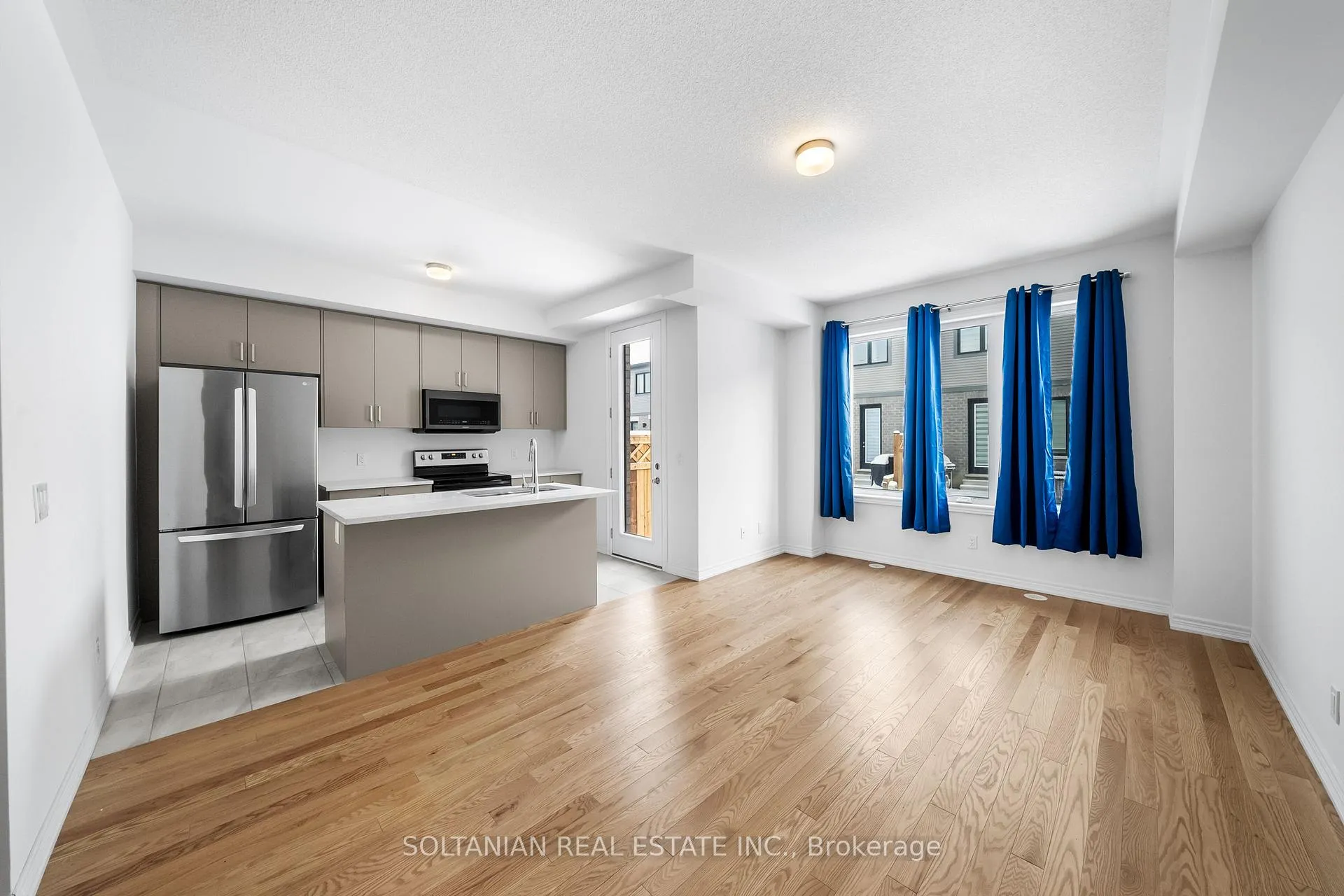 Photo 9 of 54 Sorbara Way, Whitby, Brooklin — HOMEH