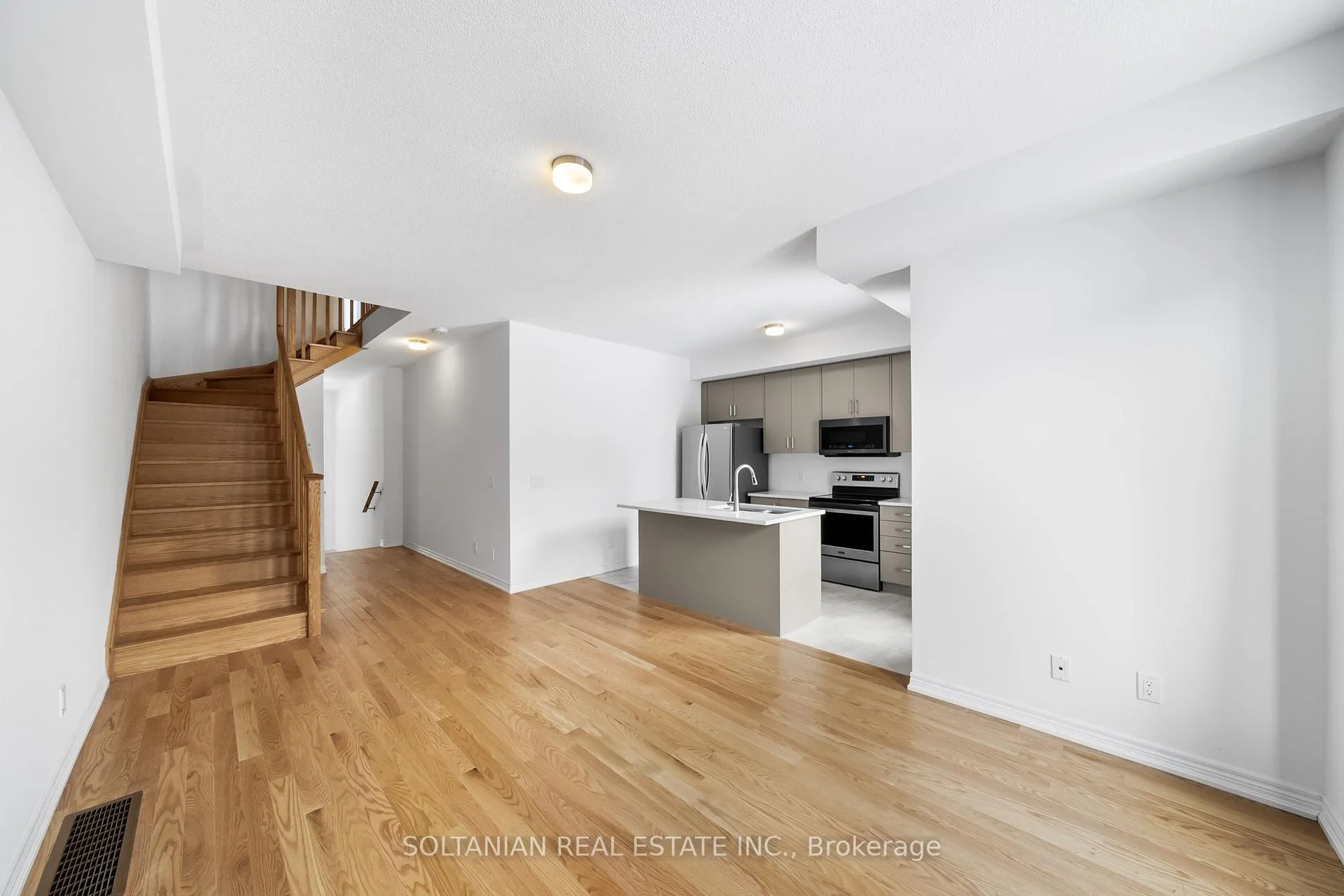 Photo 14 of 54 Sorbara Way, Whitby, Brooklin — HOMEH
