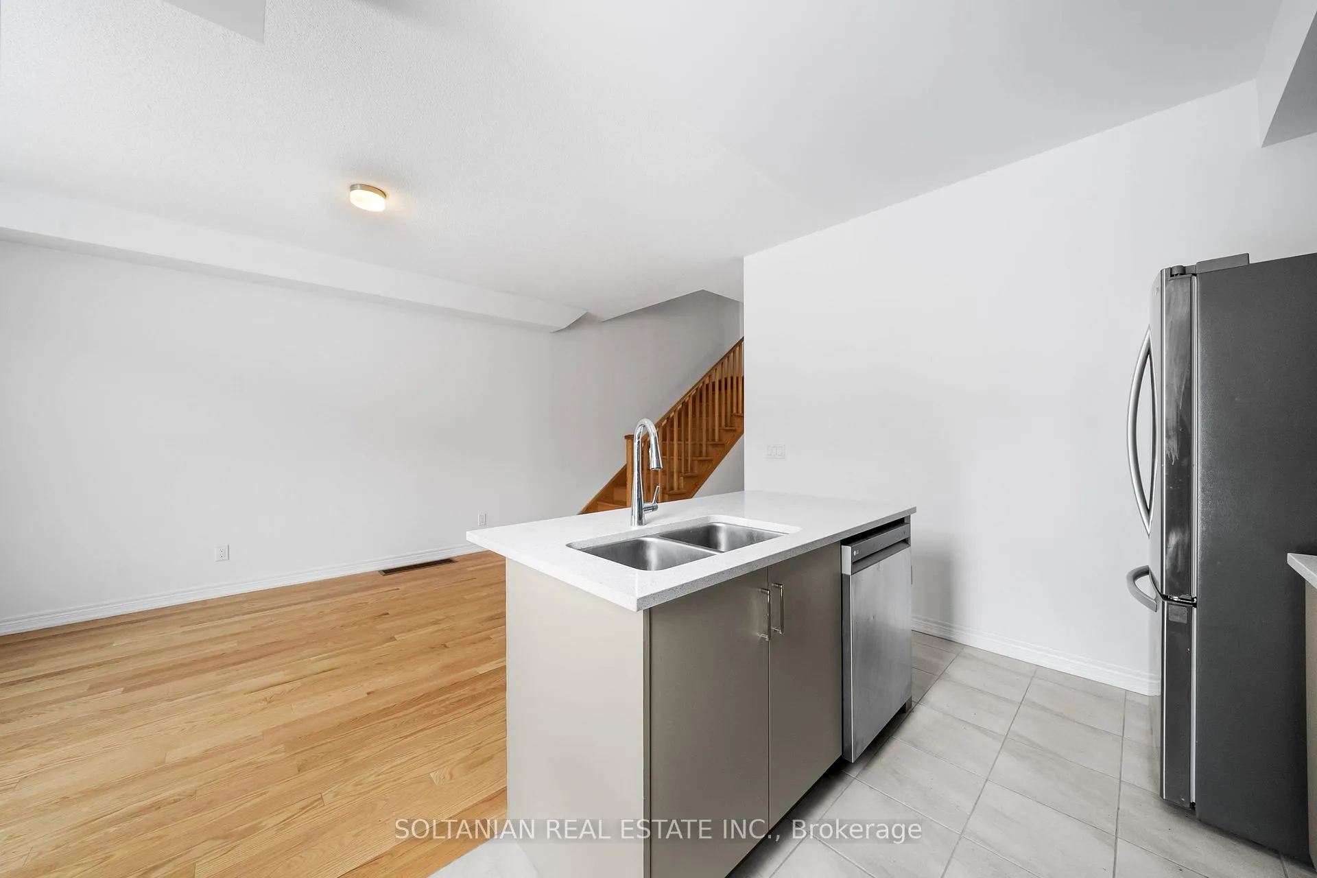 Photo 15 of 54 Sorbara Way, Whitby, Brooklin — HOMEH