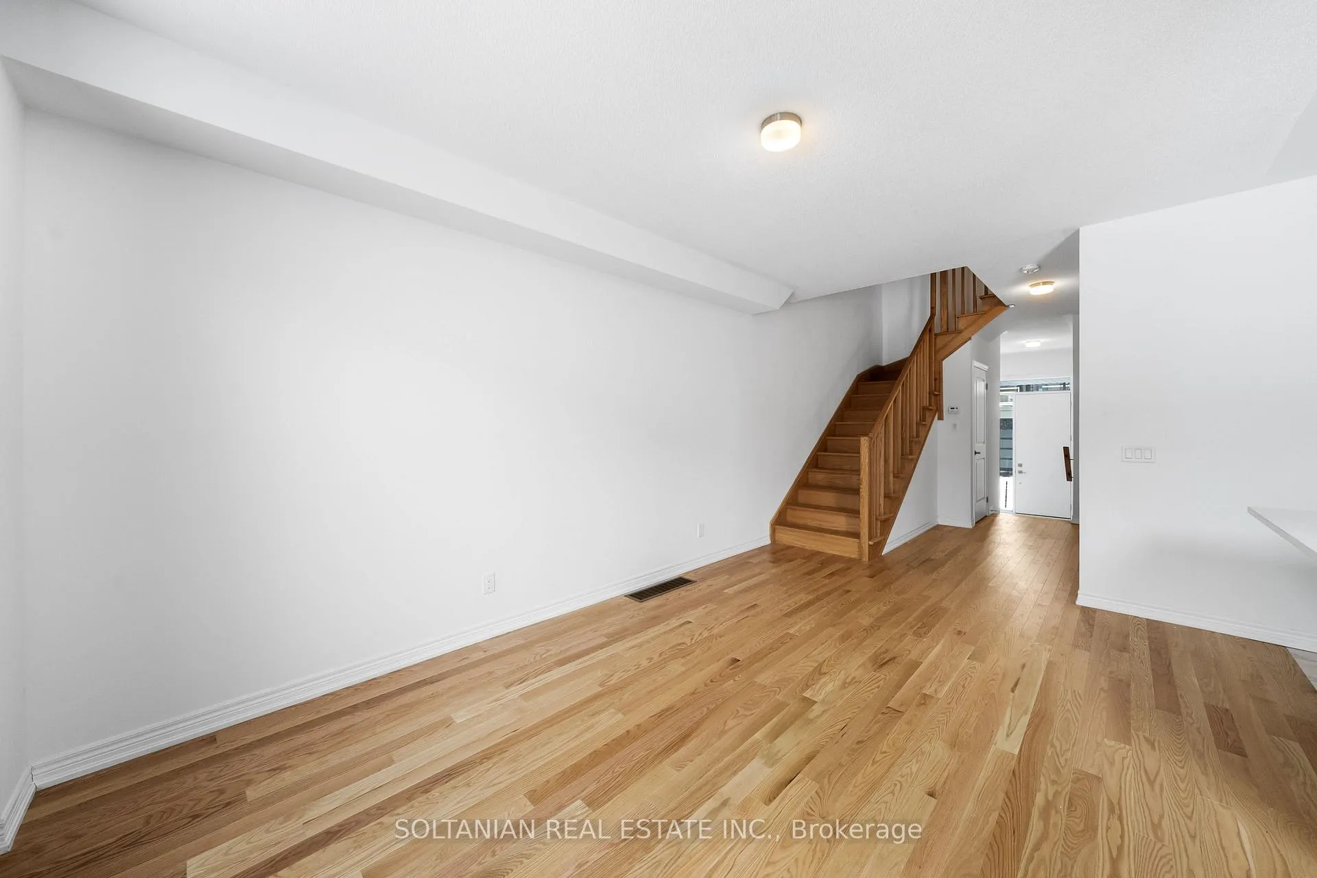 Photo 17 of 54 Sorbara Way, Whitby, Brooklin — HOMEH