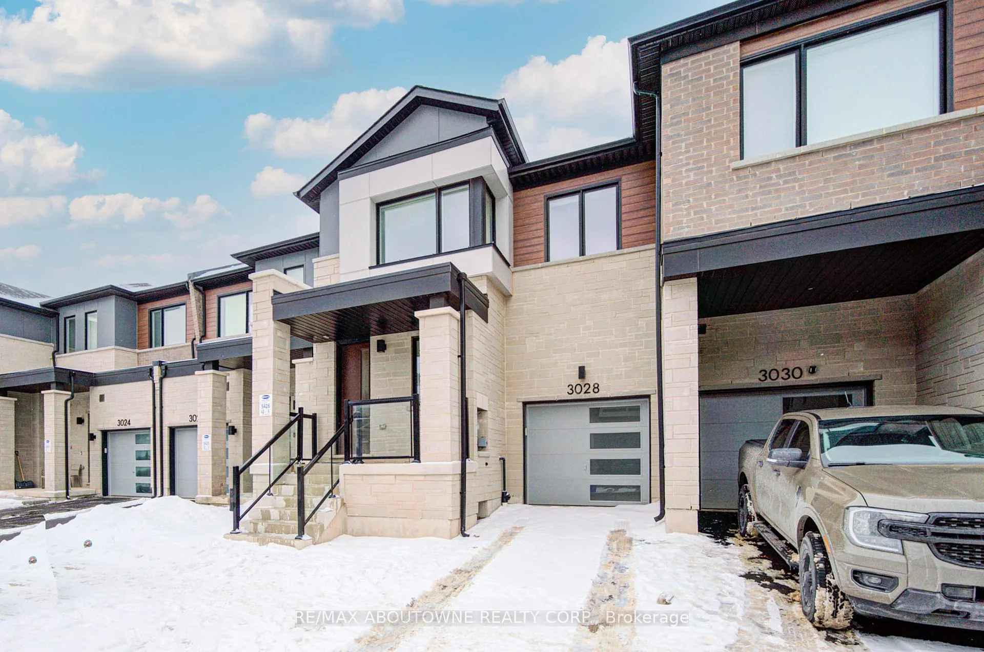 Photo 2 of 3028 Langdon Road, Oakville, Joshua Meadows — HOMEH