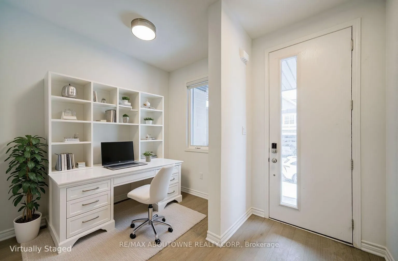 Photo 4 of 3028 Langdon Road, Oakville, Joshua Meadows — HOMEH