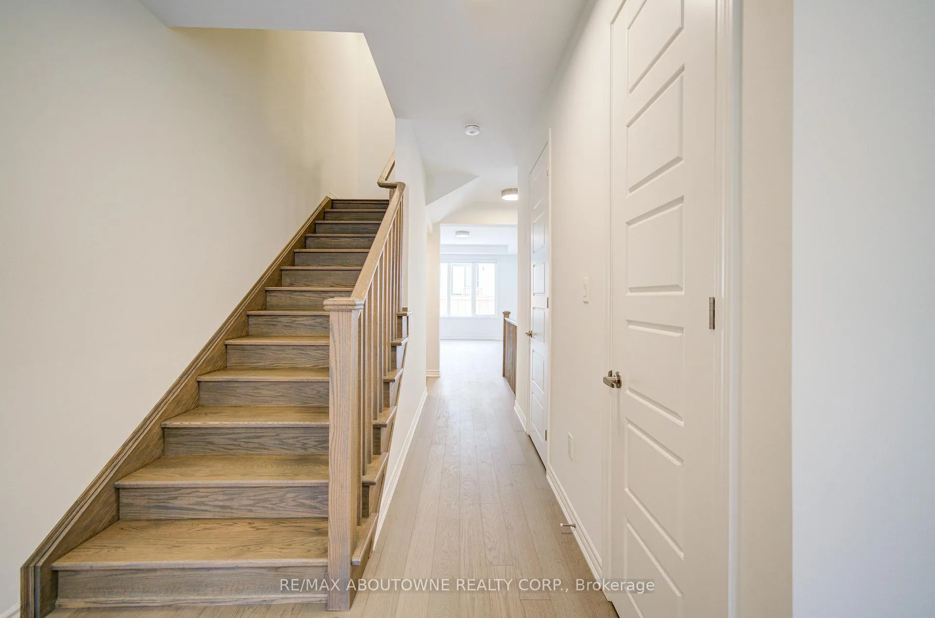 Photo 5 of 3028 Langdon Road, Oakville, Joshua Meadows — HOMEH