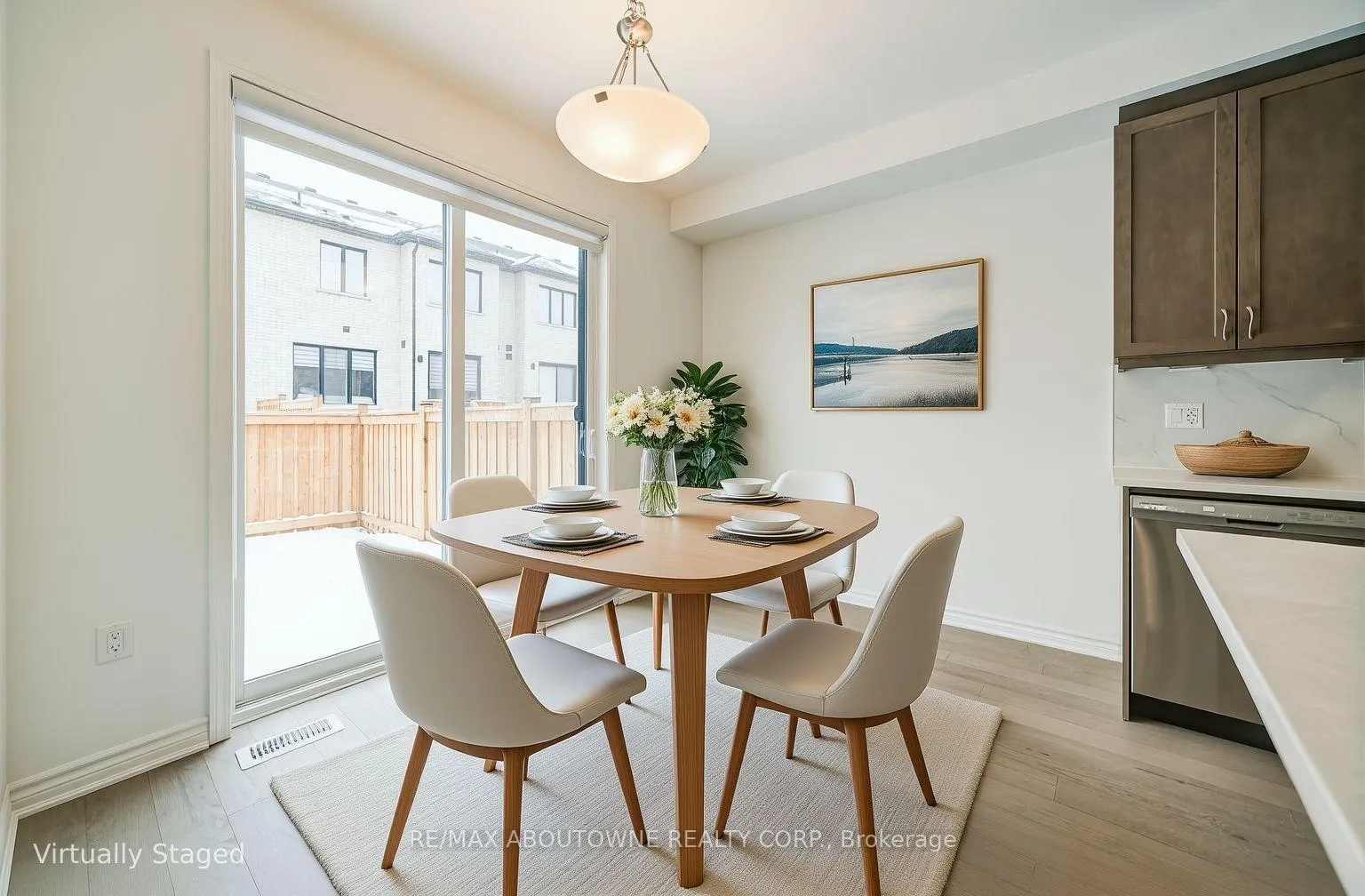 Photo 7 of 3028 Langdon Road, Oakville, Joshua Meadows — HOMEH