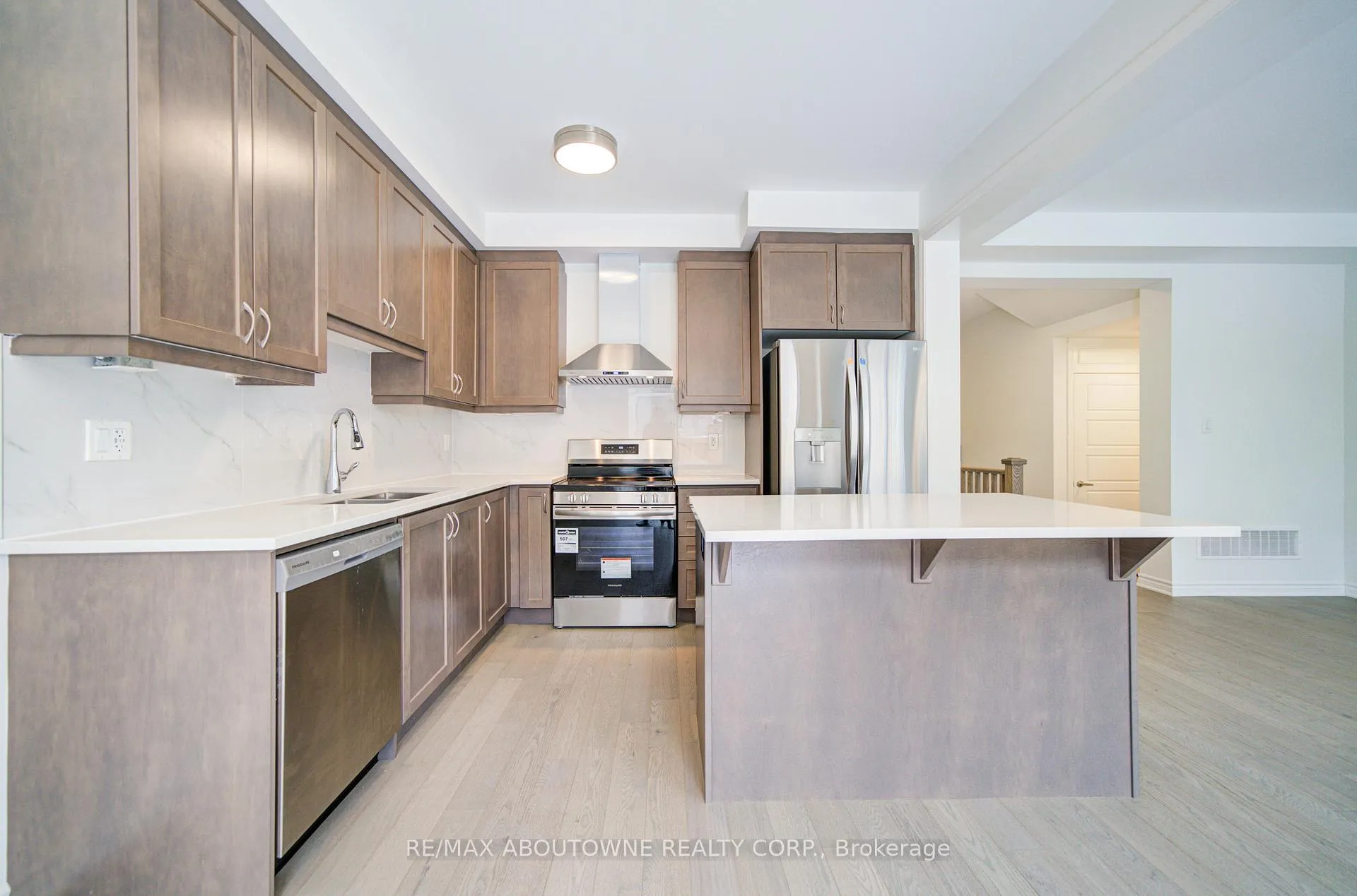 Photo 13 of 3028 Langdon Road, Oakville, Joshua Meadows — HOMEH