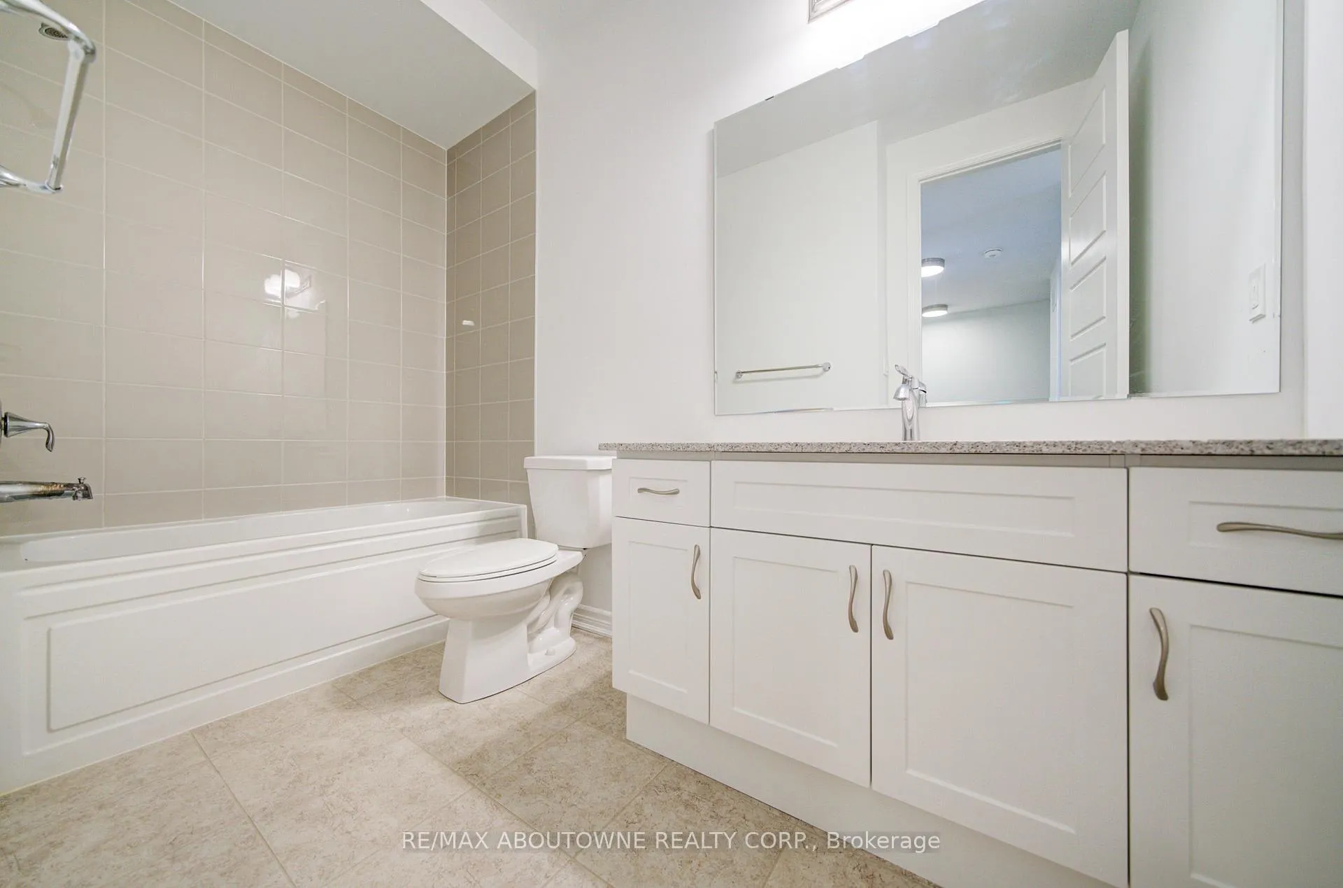 Photo 16 of 3028 Langdon Road, Oakville, Joshua Meadows — HOMEH
