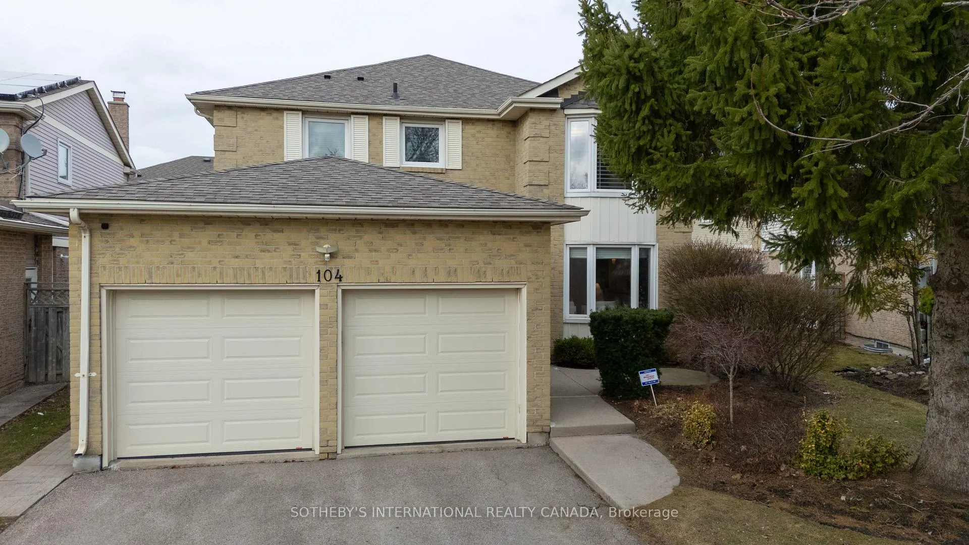 Photo 3 of 104 Mullen Drive, Vaughan, Brownridge — HOMEH