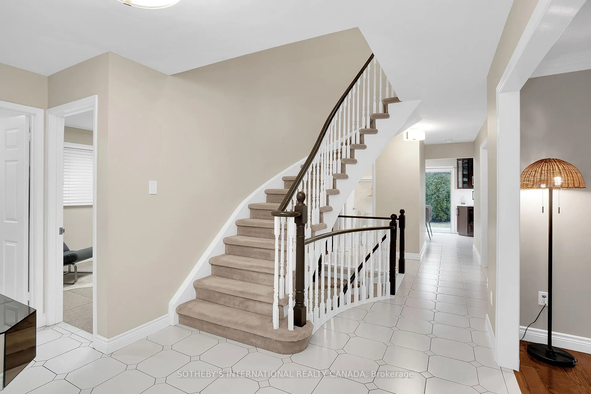 Photo 4 of 104 Mullen Drive, Vaughan, Brownridge — HOMEH