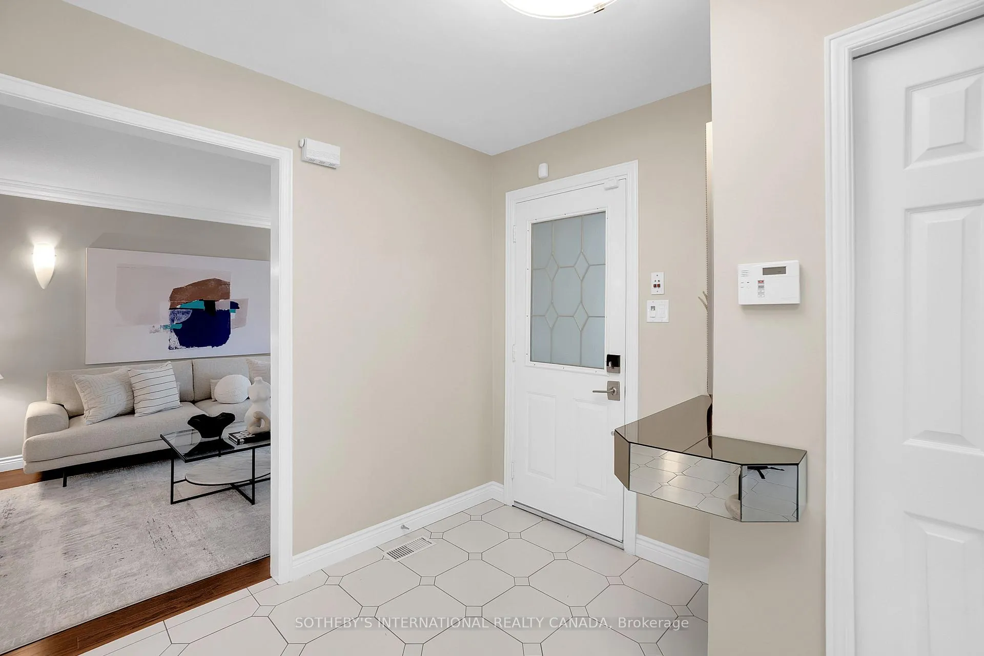 Photo 5 of 104 Mullen Drive, Vaughan, Brownridge — HOMEH