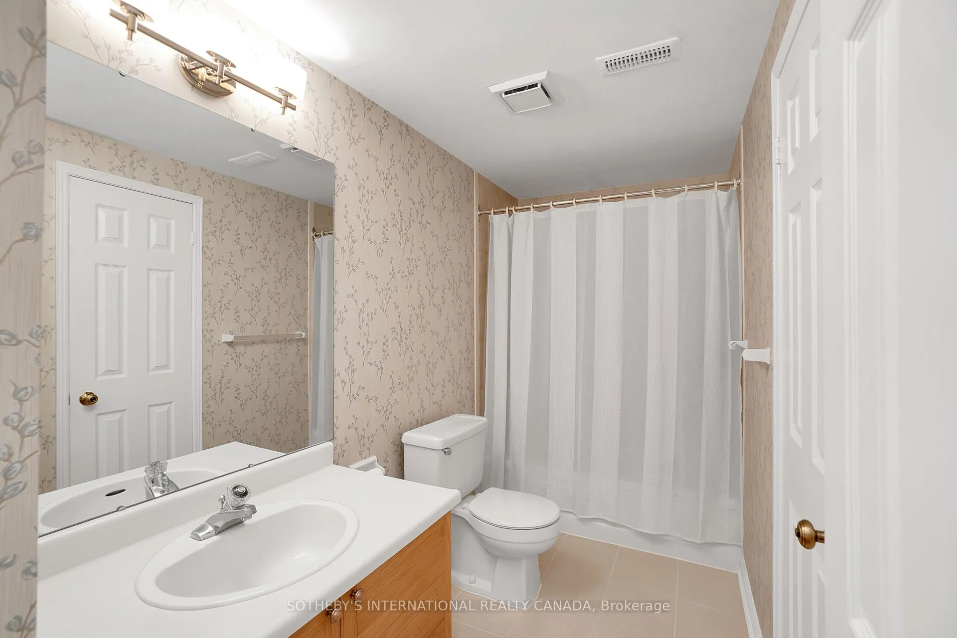 Photo 42 of 104 Mullen Drive, Vaughan, Brownridge — HOMEH