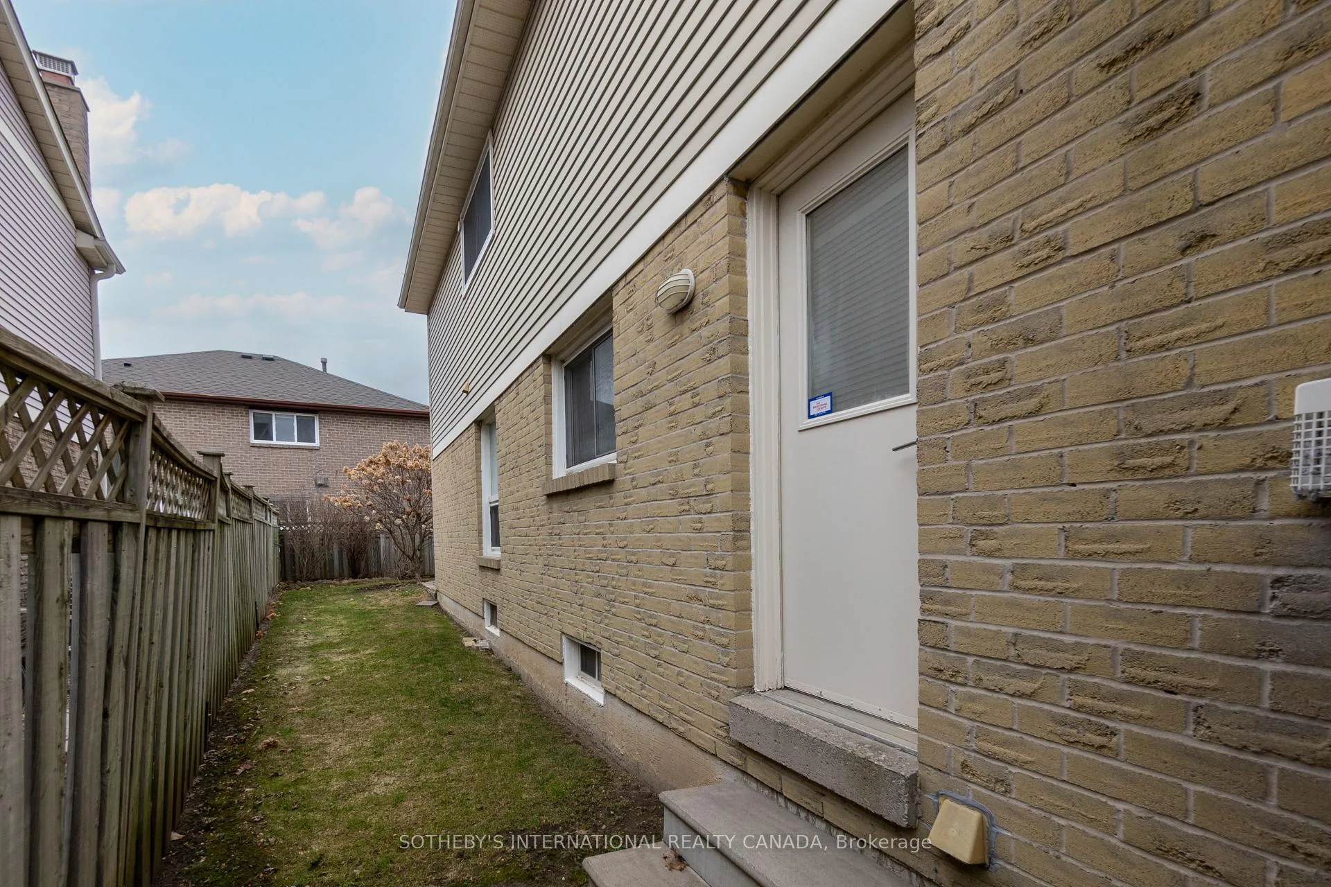 Photo 44 of 104 Mullen Drive, Vaughan, Brownridge — HOMEH