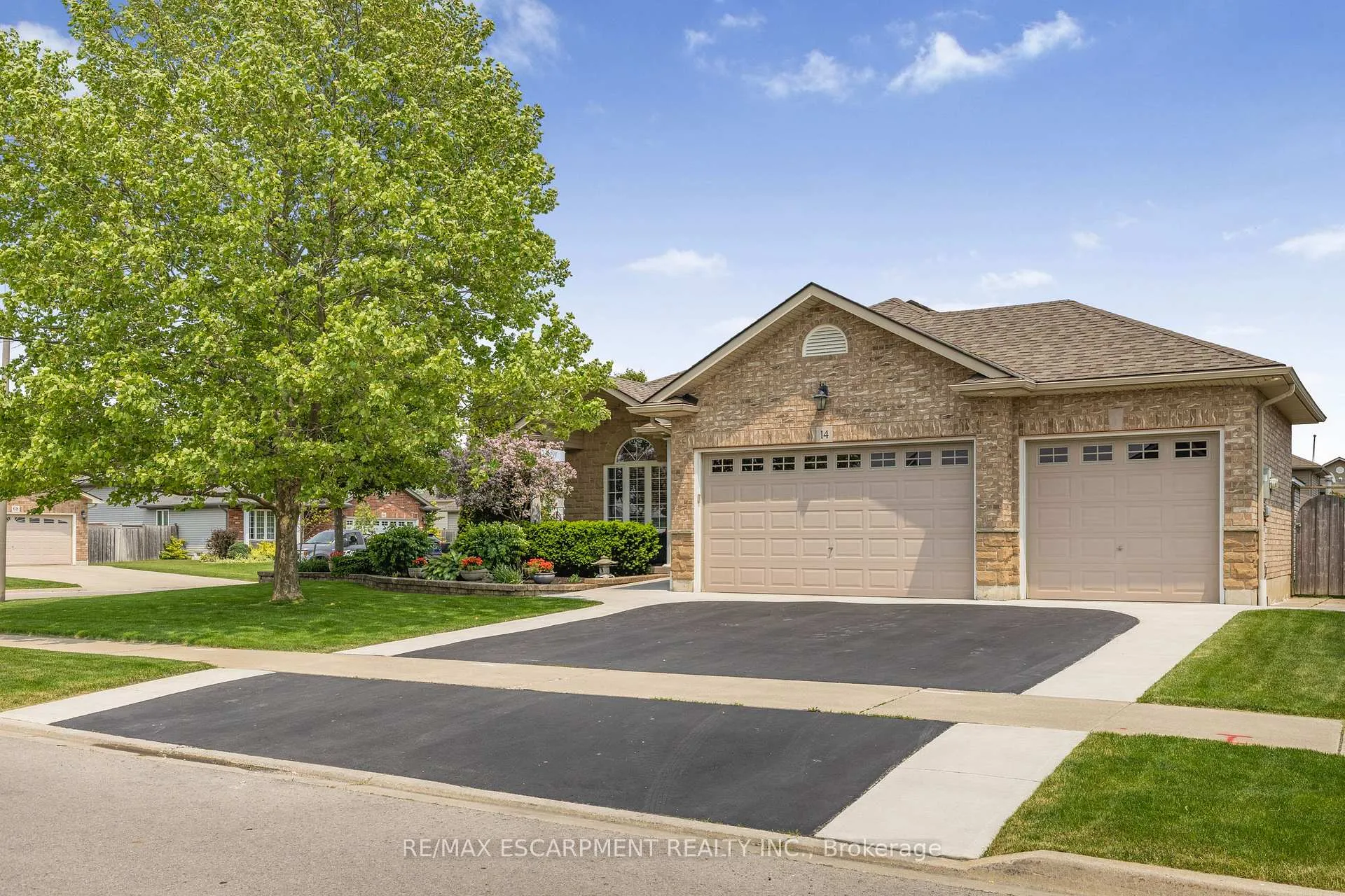 Photo 2 of 14 Mapleview Drive, Haldimand — HOMEH
