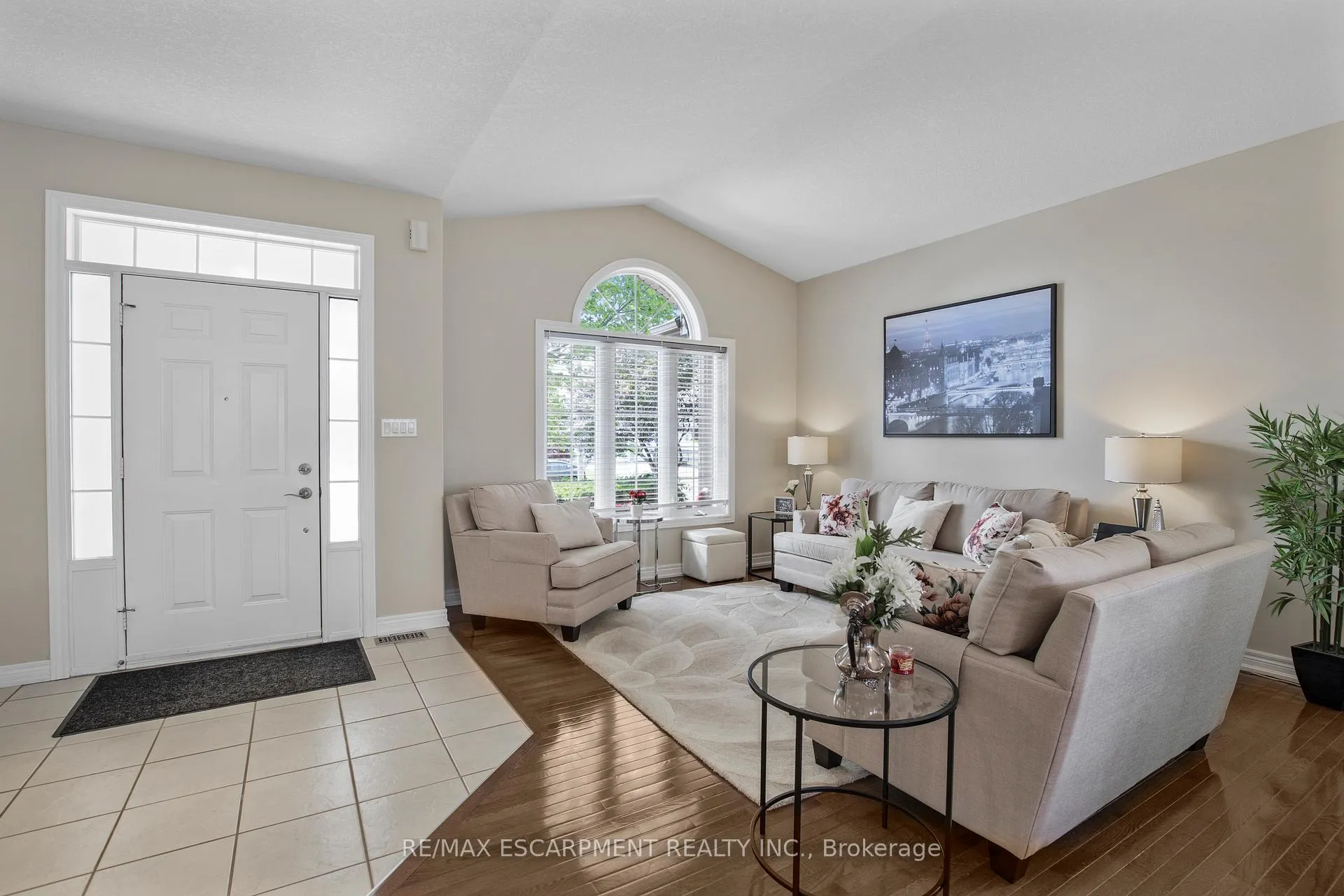 Photo 11 of 14 Mapleview Drive, Haldimand — HOMEH