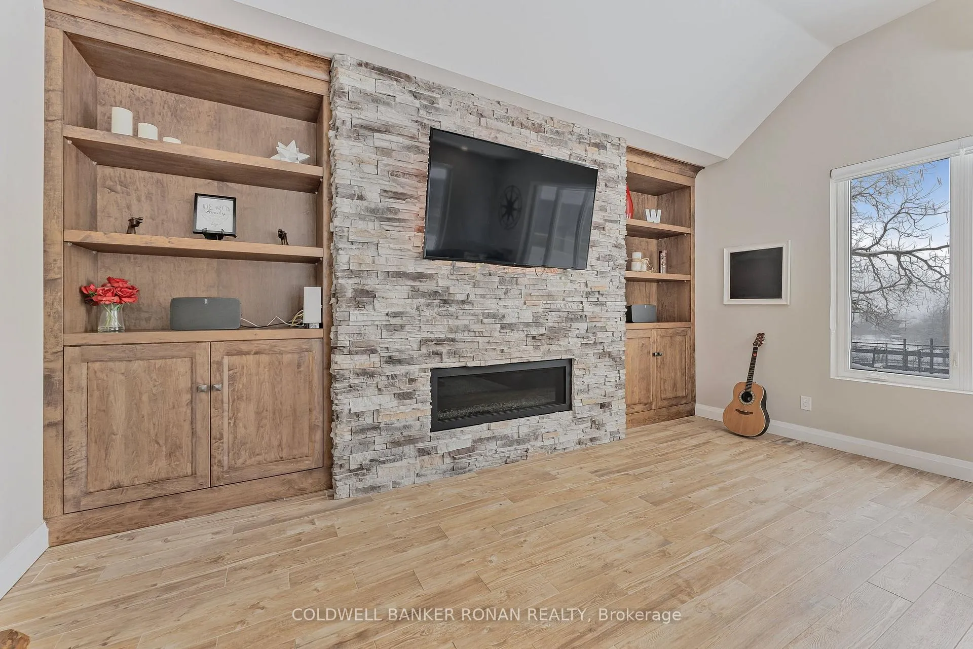 Photo 15 of 1382 10th Line, Innisfil, Rural Innisfil — HOMEH