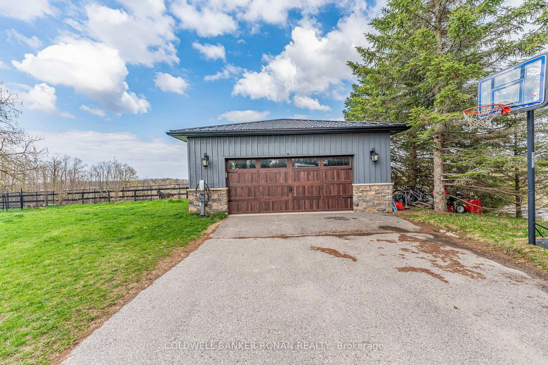 Photo 37 of 1382 10th Line, Innisfil, Rural Innisfil — HOMEH