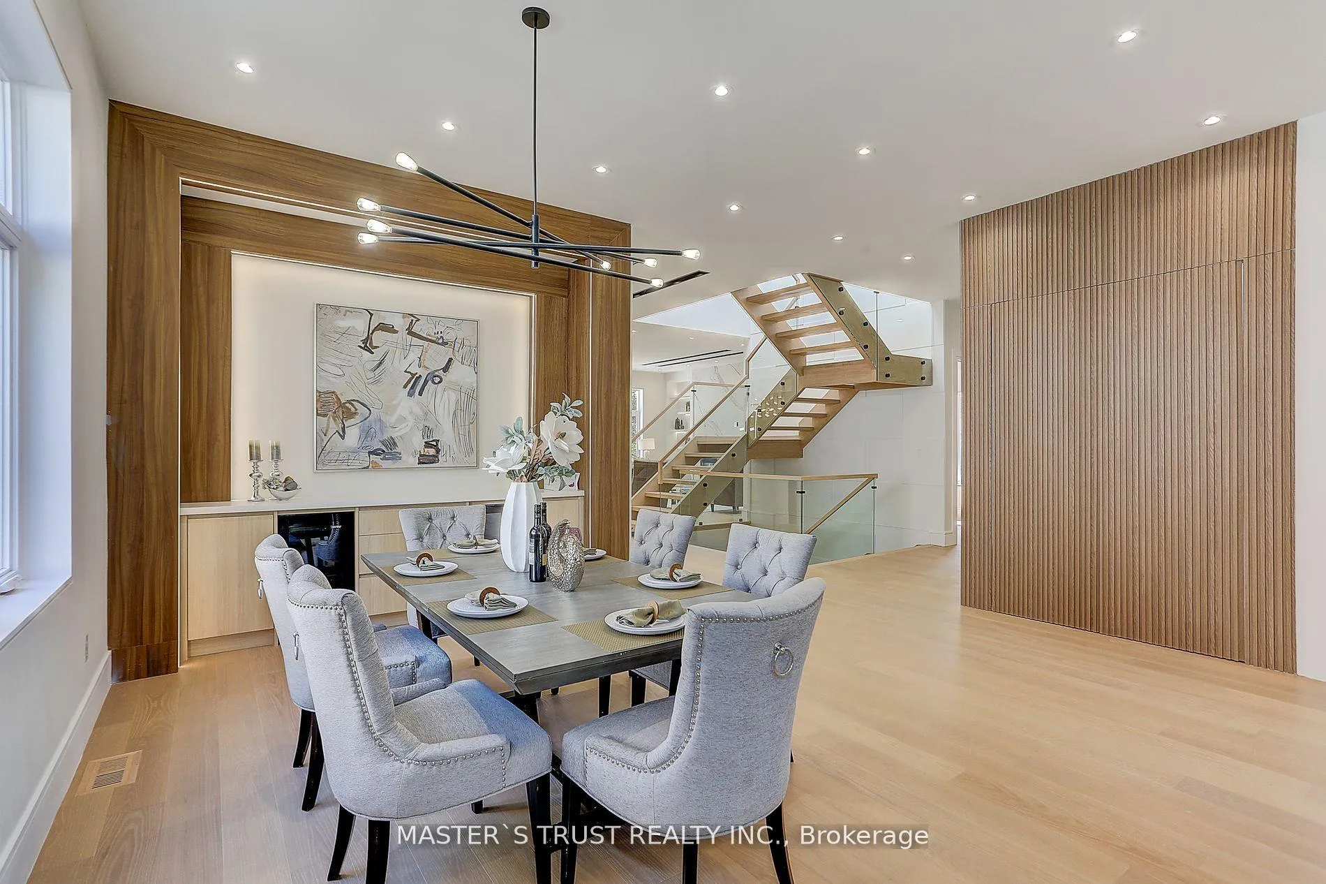 Photo 5 of 161 Fitzgerald Avenue, Markham, Unionville — HOMEH