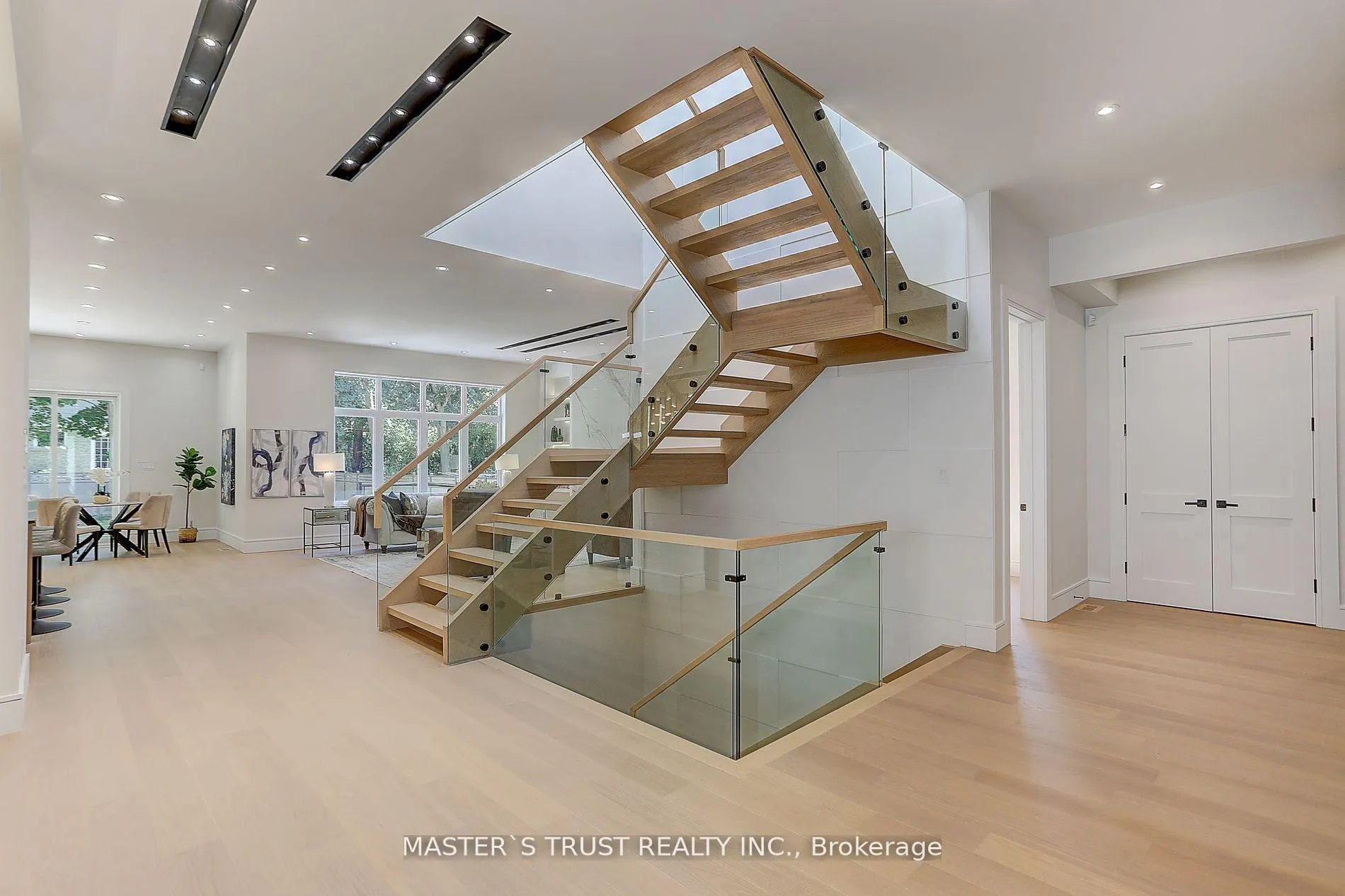 Photo 12 of 161 Fitzgerald Avenue, Markham, Unionville — HOMEH