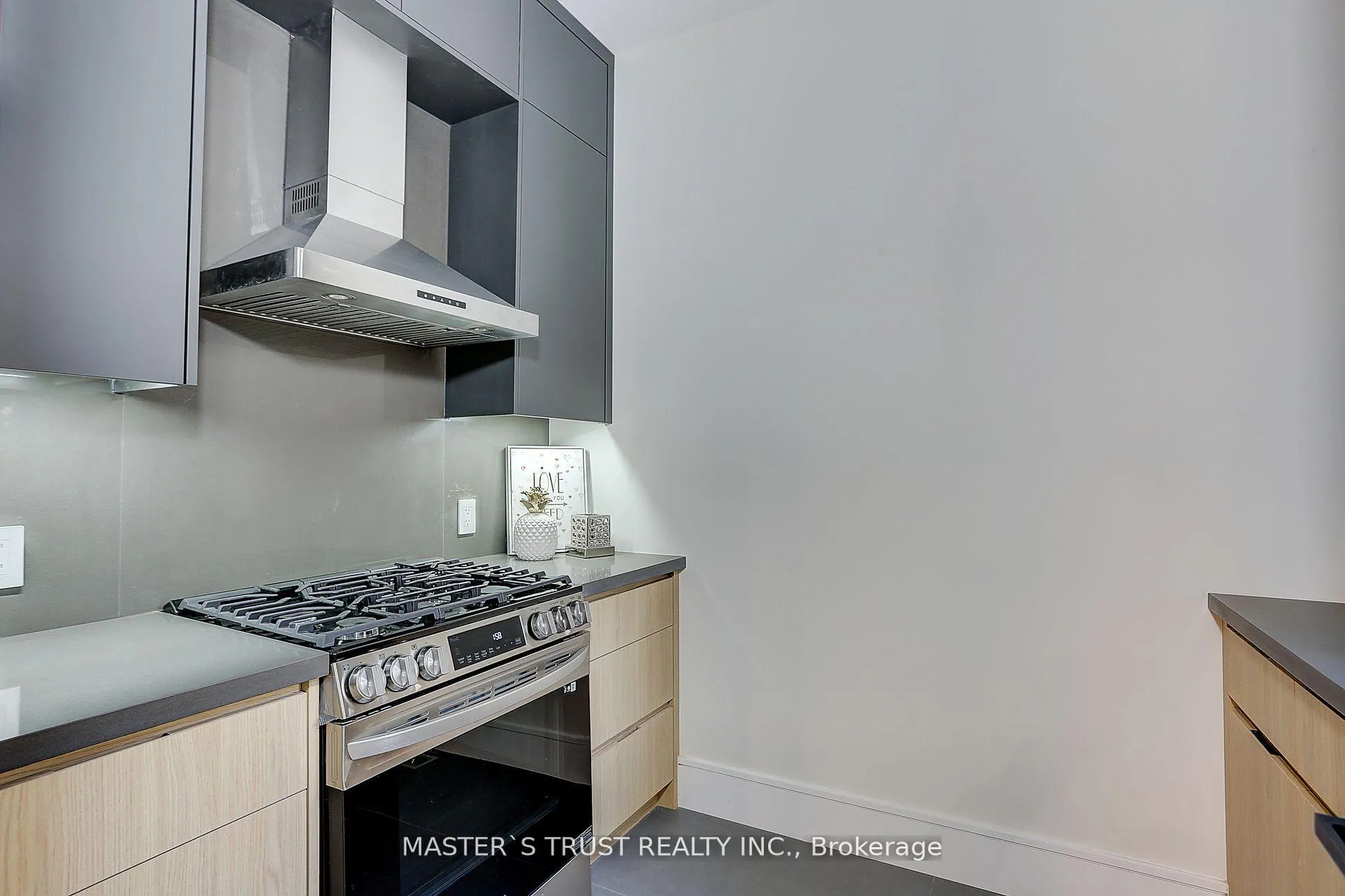 Photo 35 of 161 Fitzgerald Avenue, Markham, Unionville — HOMEH