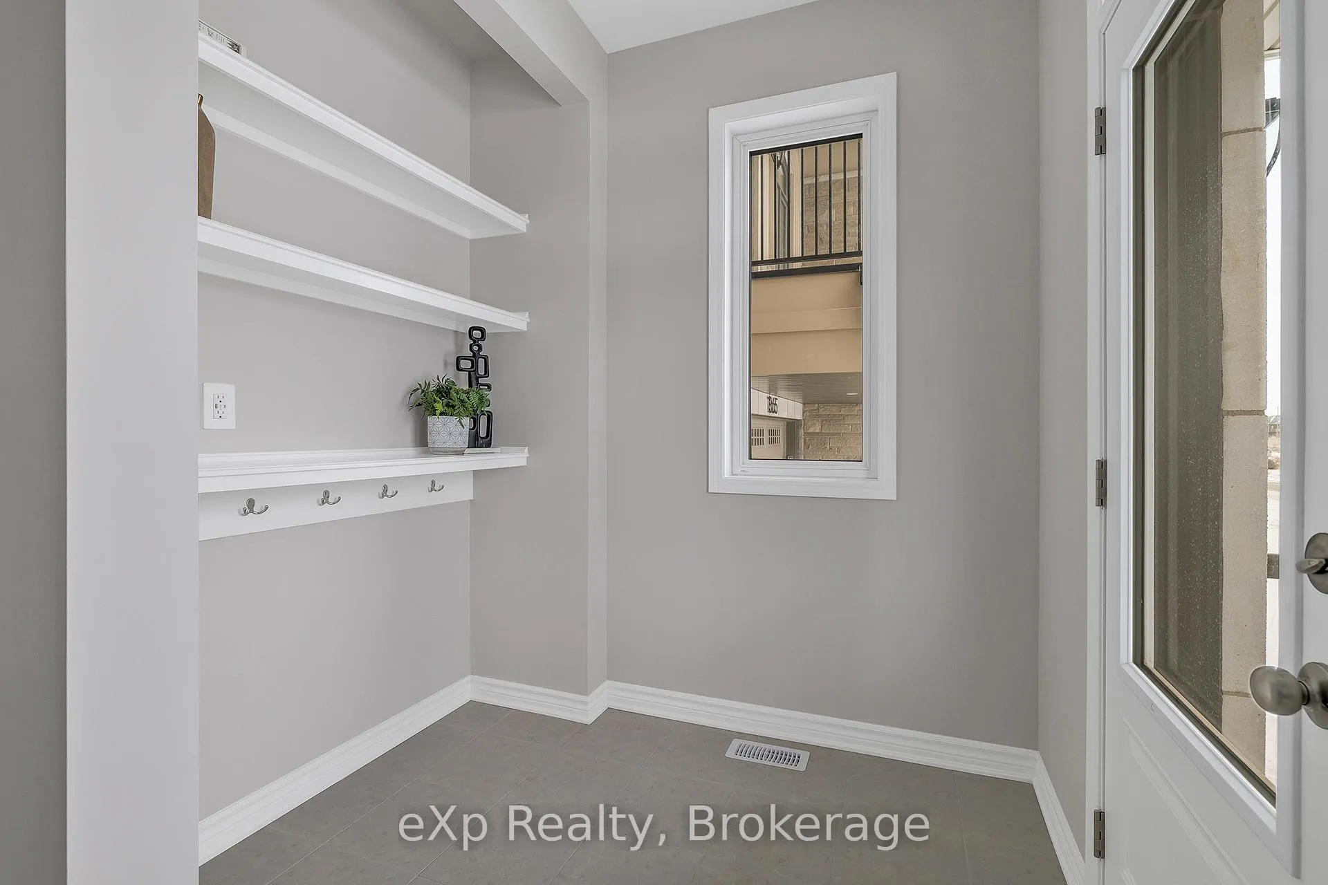 Photo 4 of 1361 Whitlock Avenue, Milton, Bowes — HOMEH