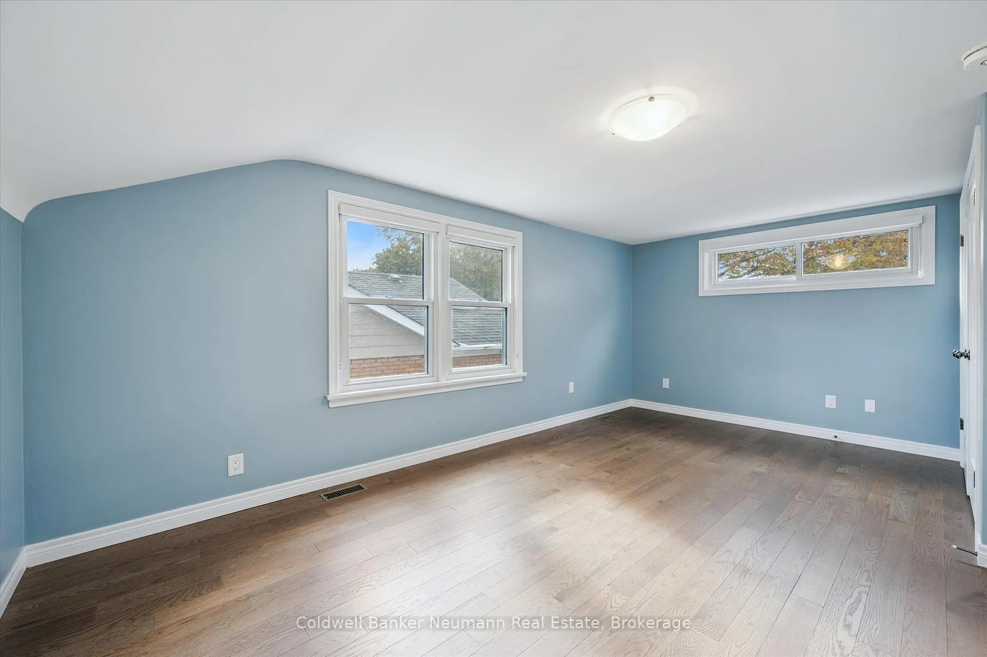 Photo 15 of 23 Collingwood Street, Guelph, Riverside Park — HOMEH
