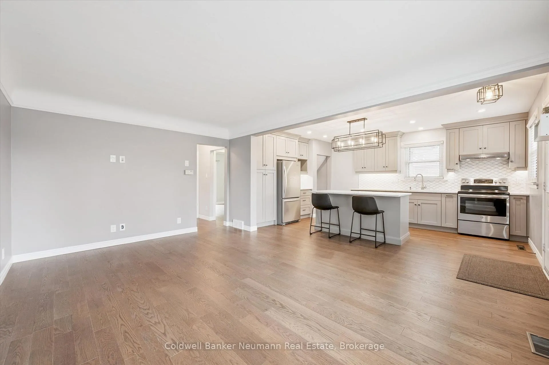 Photo 33 of 23 Collingwood Street, Guelph, Riverside Park — HOMEH