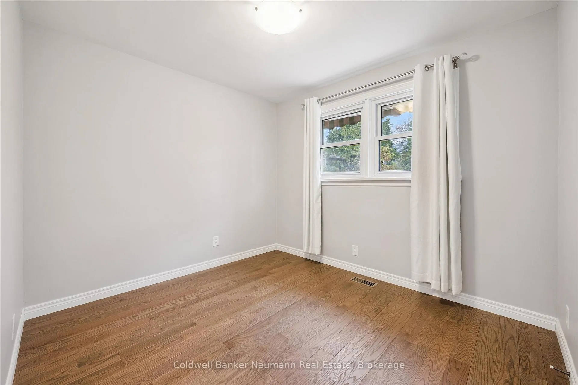 Photo 35 of 23 Collingwood Street, Guelph, Riverside Park — HOMEH