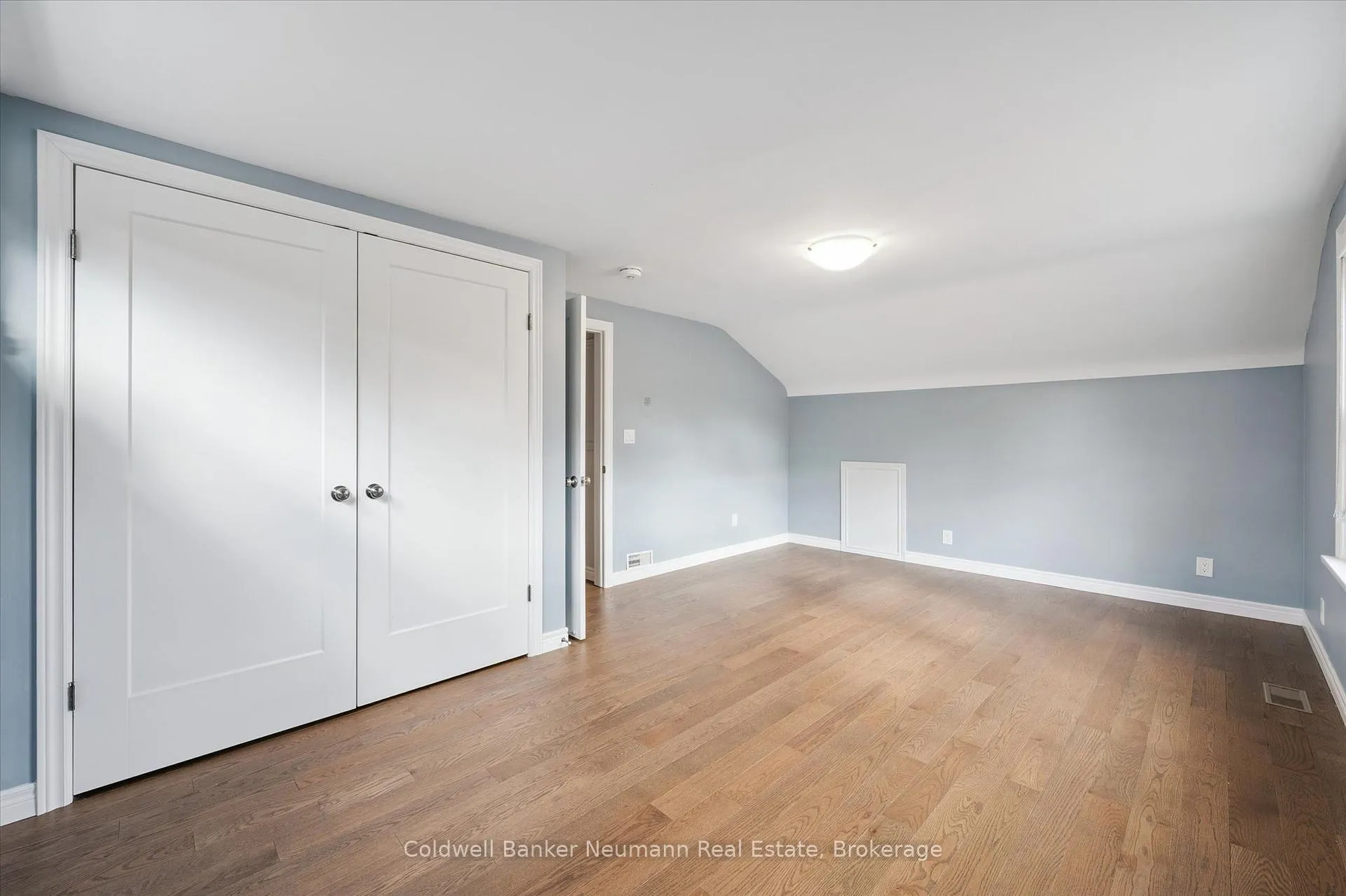 Photo 39 of 23 Collingwood Street, Guelph, Riverside Park — HOMEH