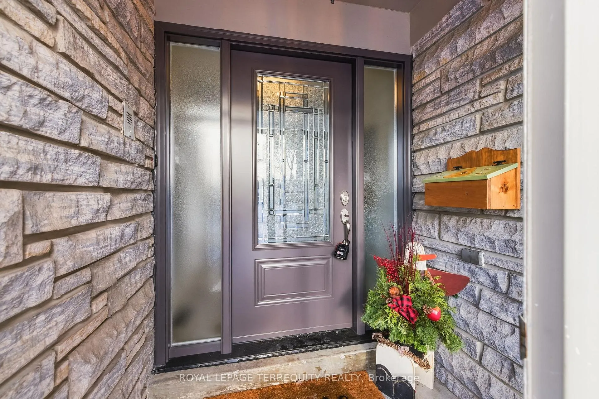 Photo 5 of 818 Kates Lane, Pickering, Amberlea — HOMEH