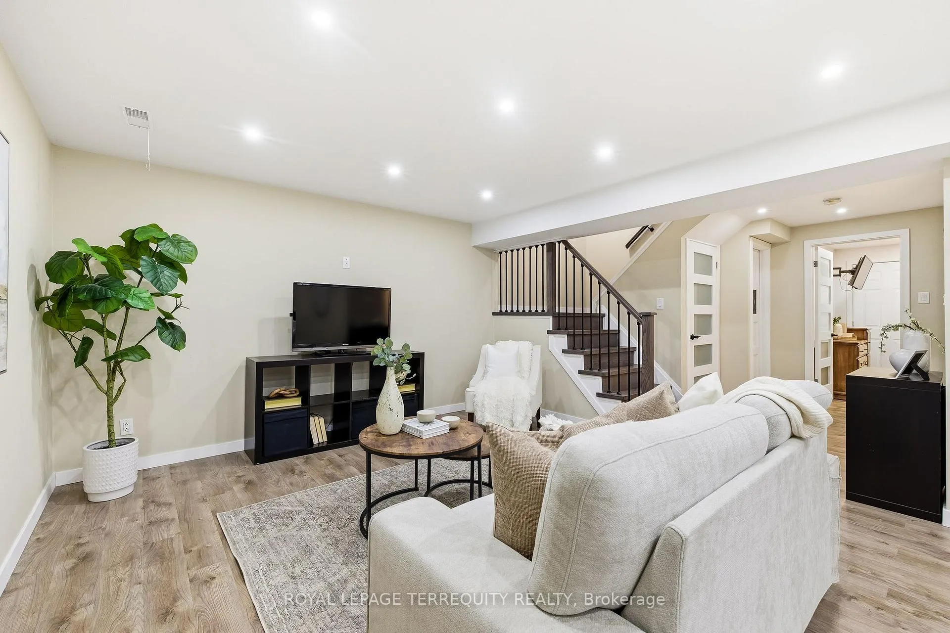 Photo 35 of 818 Kates Lane, Pickering, Amberlea — HOMEH