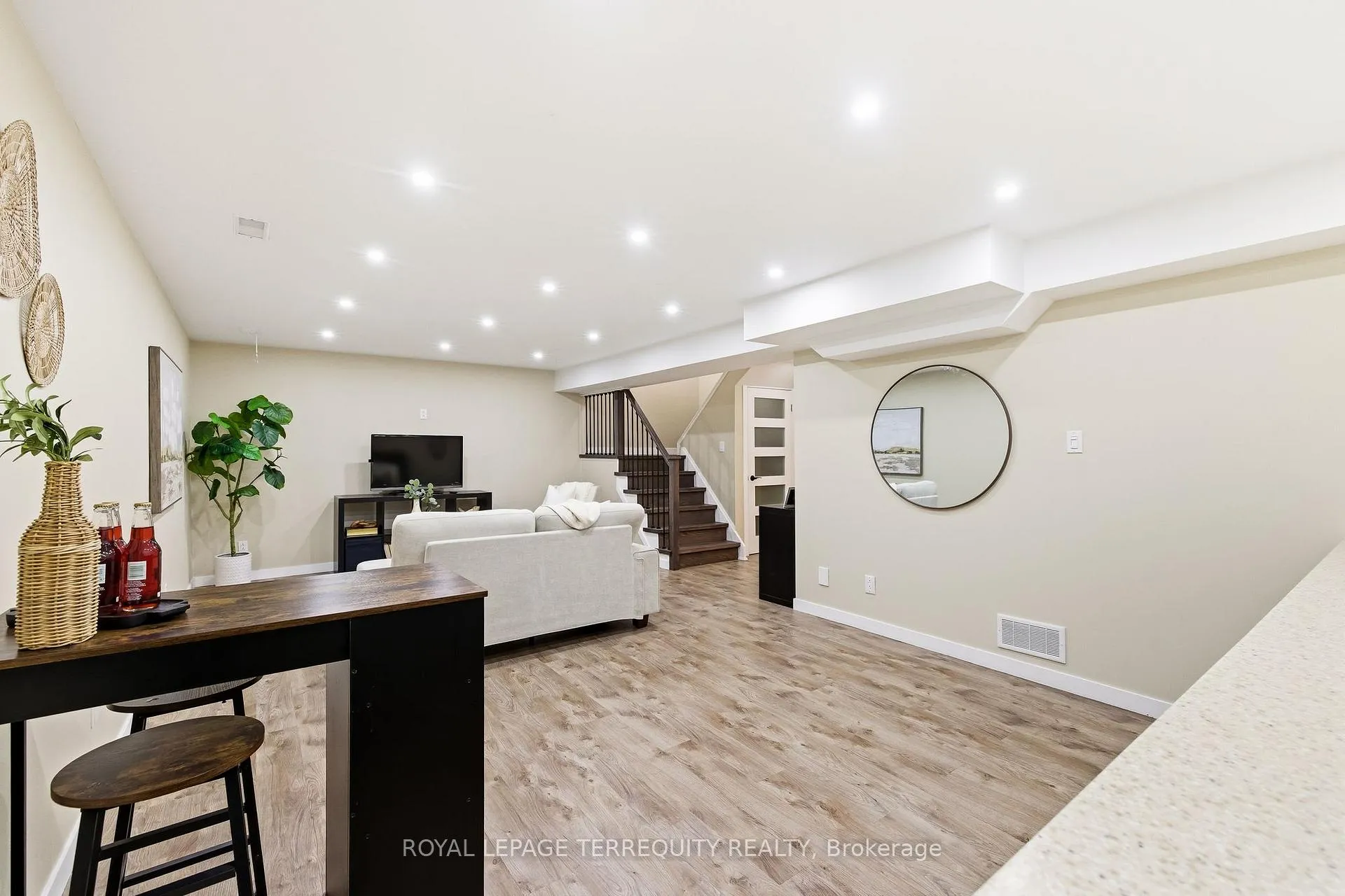 Photo 38 of 818 Kates Lane, Pickering, Amberlea — HOMEH