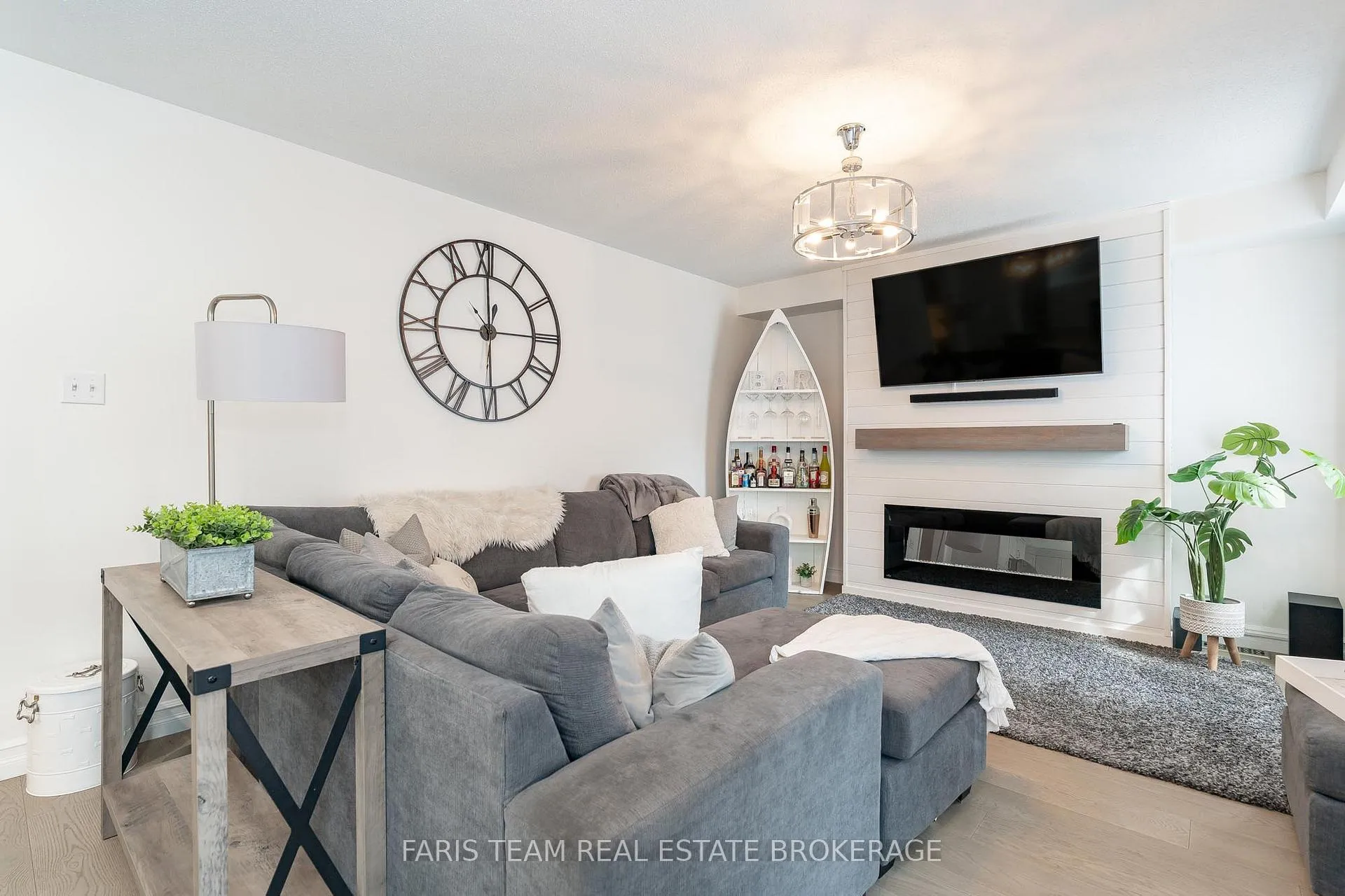Photo 13 of 3 Saxon Road, Barrie, Innis-Shore — HOMEH