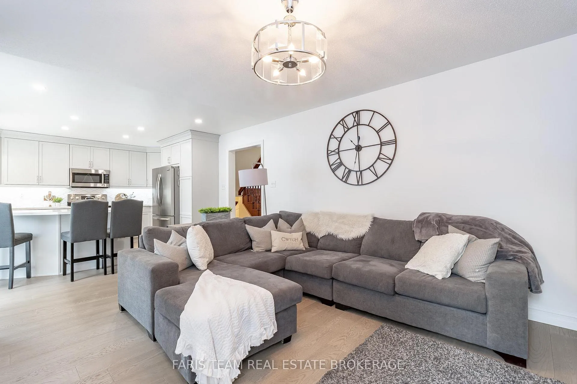 Photo 14 of 3 Saxon Road, Barrie, Innis-Shore — HOMEH