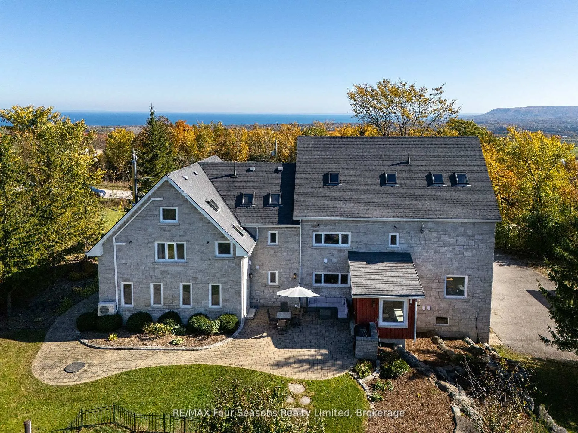 Photo 2 of 124 Dinsmore Street, Meaford — HOMEH