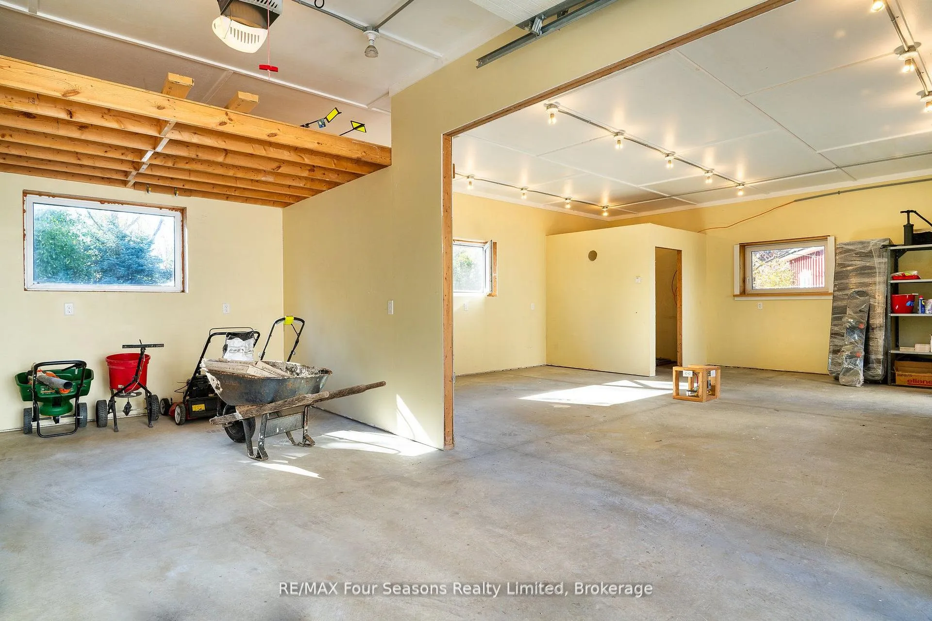 Photo 37 of 124 Dinsmore Street, Meaford — HOMEH