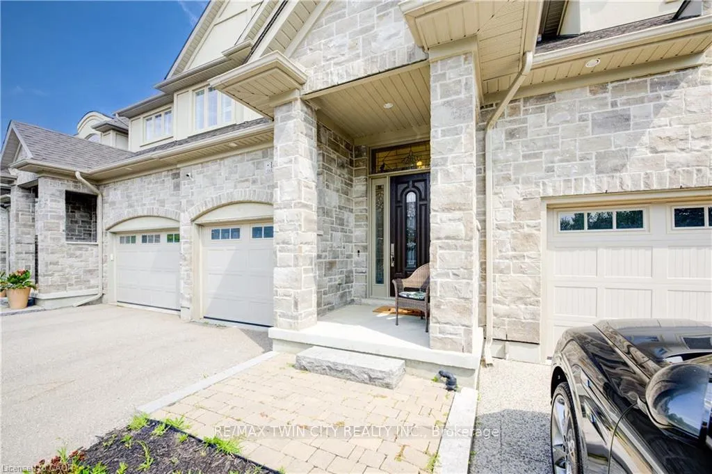 Photo 3 of 140 Oak Park Drive, Waterloo — HOMEH