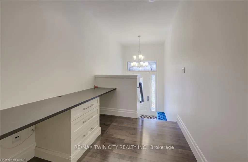 Photo 5 of 140 Oak Park Drive, Waterloo — HOMEH