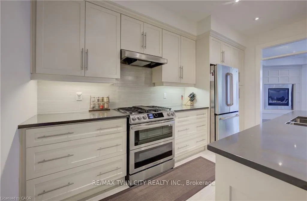 Photo 7 of 140 Oak Park Drive, Waterloo — HOMEH