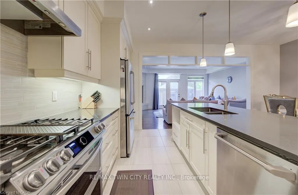 Photo 8 of 140 Oak Park Drive, Waterloo — HOMEH