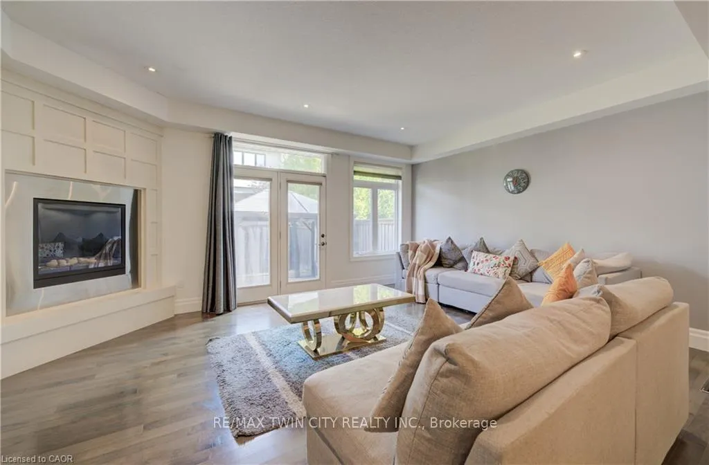 Photo 11 of 140 Oak Park Drive, Waterloo — HOMEH
