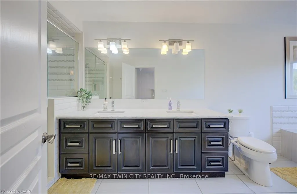 Photo 16 of 140 Oak Park Drive, Waterloo — HOMEH
