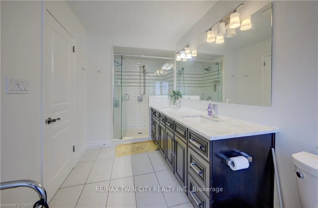 Photo 18 of 140 Oak Park Drive, Waterloo — HOMEH