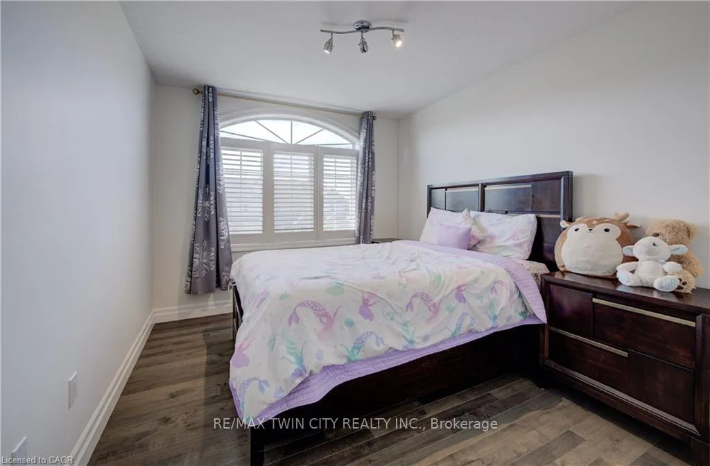 Photo 20 of 140 Oak Park Drive, Waterloo — HOMEH