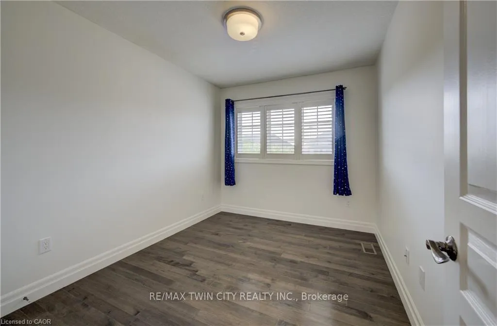 Photo 21 of 140 Oak Park Drive, Waterloo — HOMEH