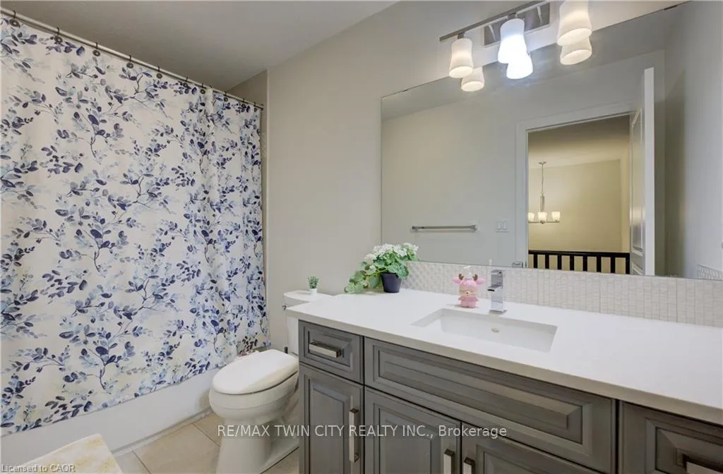 Photo 22 of 140 Oak Park Drive, Waterloo — HOMEH