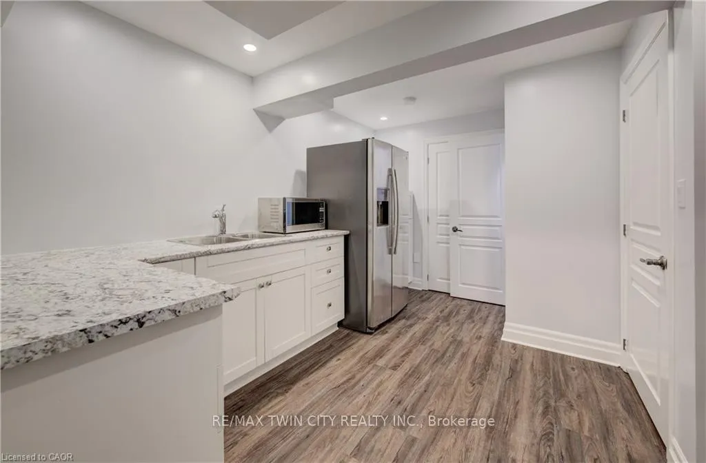 Photo 23 of 140 Oak Park Drive, Waterloo — HOMEH