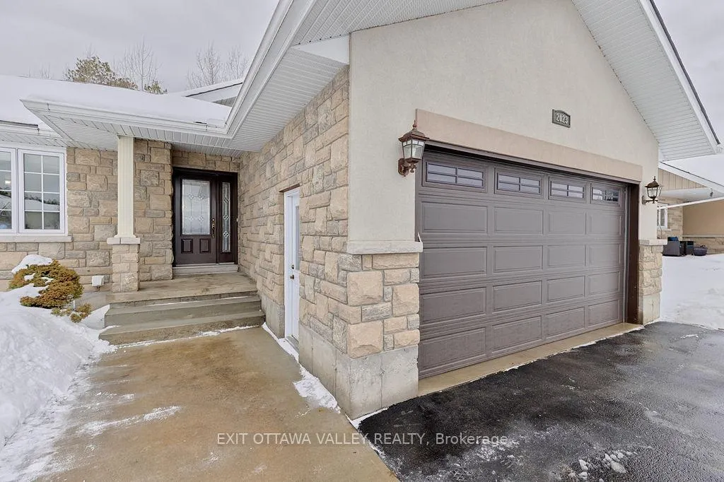 Photo 2 of 2023 Sandstone Crescent N, Petawawa — HOMEH