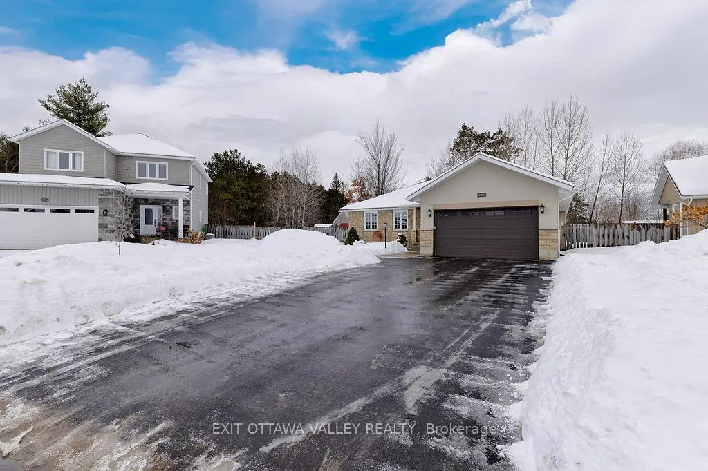 Photo 3 of 2023 Sandstone Crescent N, Petawawa — HOMEH